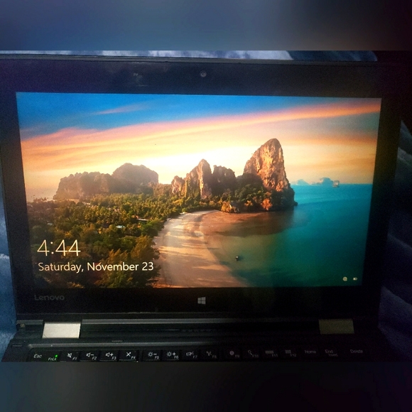 Lenovo Thinkpad Yoga X1 2-in-1 laptop 2022